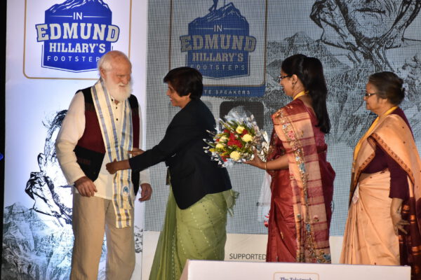 Jim Wilson, Ed. Hillary close friend and fell explorer being feliciated by THE HIMALAYANs Everester Chetna Sahoo, Sesha Mukherjee and Dr Rupamanjari Biswas - Priyadarshi Gupta Jim Wilson, Ed. Hillary close friend and fell explorer being feliciated by THE HIMALAYANs Everester Chetna Sahoo, Sesha Mukherjee and Dr Rupamanjari Biswas - Priyadarshi Gupta